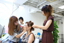 モデルさんのヘアセット&メイク。