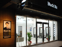 夜22時まで営業!明るいお店です。ご来店お待ちしています。